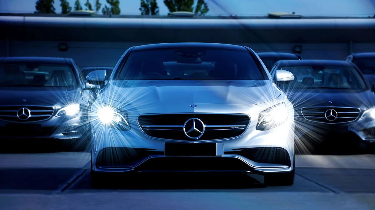 Journal luxury cars evening arrival
